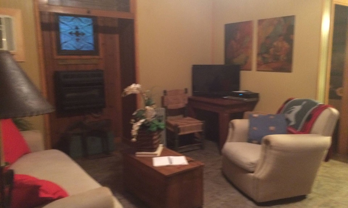 Guntersville Cottage | Accommodates 4 , one queen bed, one full. Bed, sleeper sofa