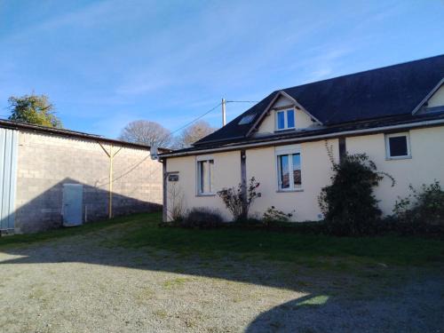 Saint-Pardoux-Corbier Apartment | accommodation à la ferme