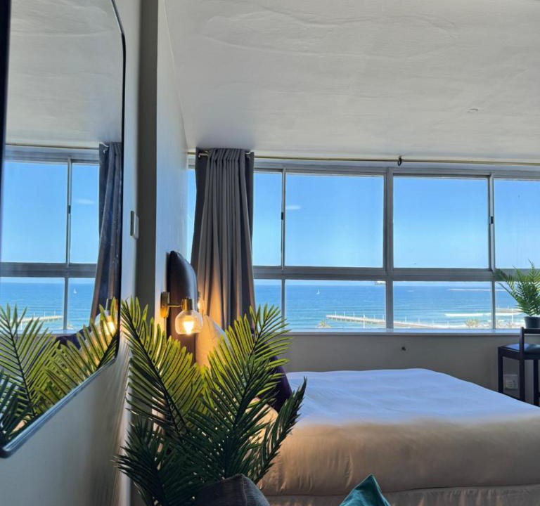 North Beach Apartment | Accommodation Front - Edgy Beachfront 2 Sleeper with Stunning View