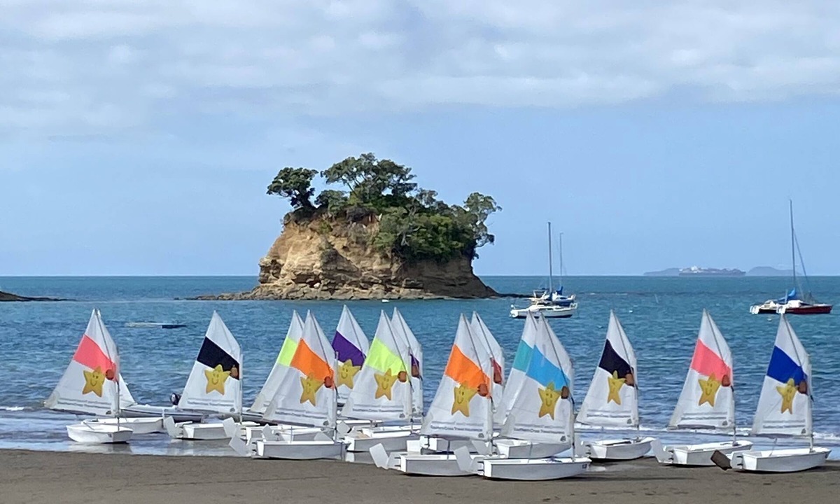 Torbay House | Accommodation - Waiake Beach in Torbay- voted one of Auckland's best beaches.