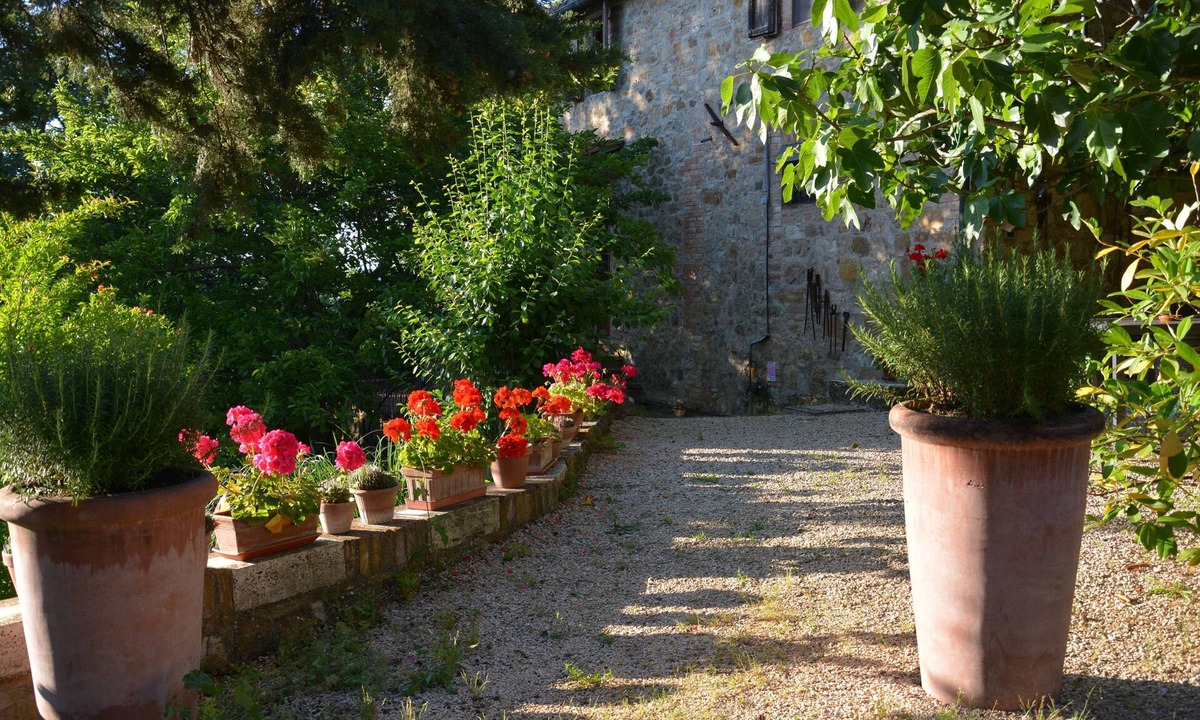 Radicondoli Apartment | Accommodation with Shared Pool and Private Garden - LA CASA NUOVA apartment.