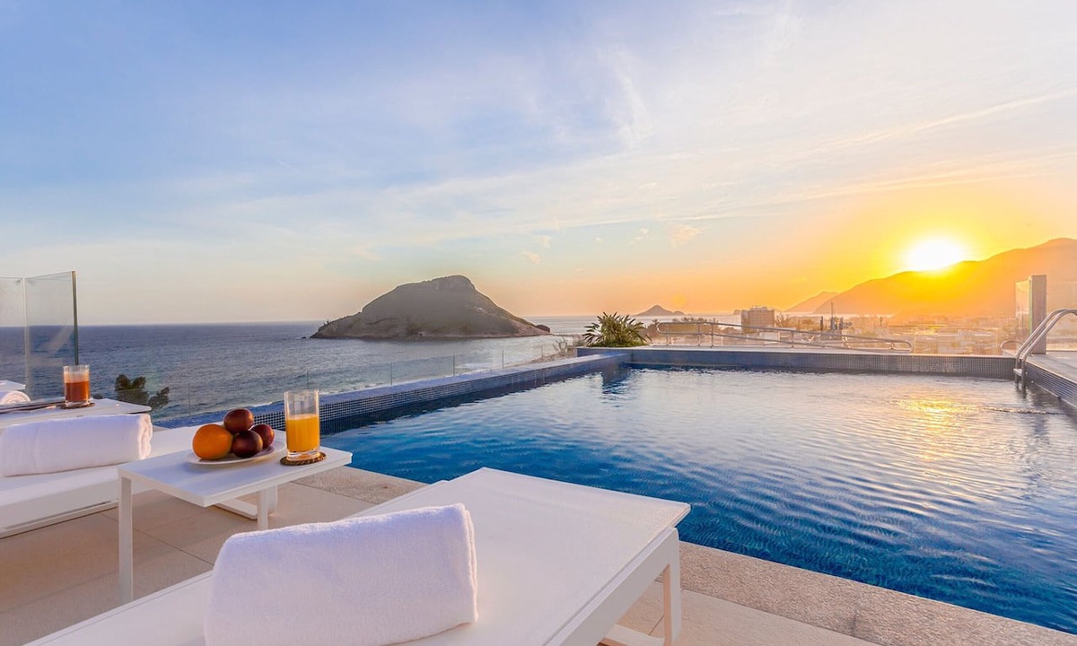 Recreio dos Bandeirantes Hotel | Accommodations Perfect for Large Group or Family | With Scenic View!