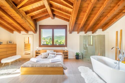 Akerreta Villa | Acogedora casa rural con jardín próxima a Pamplona