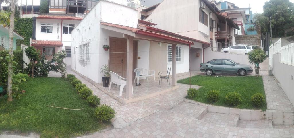 Coqueiros Apartment | Aconchegante Kitnete 1 dormitorio ,100. m do mar Florianopolis
