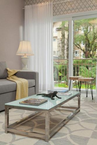 Carniel Apartment | Aconchego na Serra com Lareira e Piscina aquecida 4min Centro