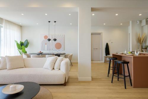 Monastiraki Apartment | Acropolis Retreat with 2 Private Plunge Pools