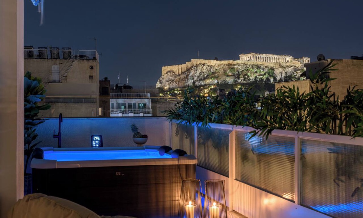 Monastiraki Apartment | Acropolis View Plunge Pool Loft