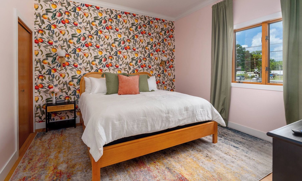 Cobden Hotel | ADA King Suite Accessible, Cobden