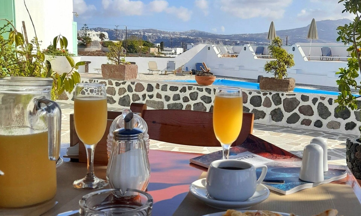 Akrotiri Hotel | Adamastos