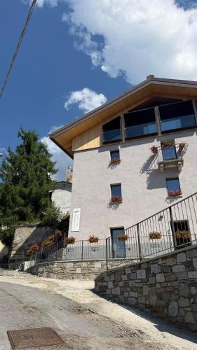 Temu Bed & Breakfast | Adamello skyline