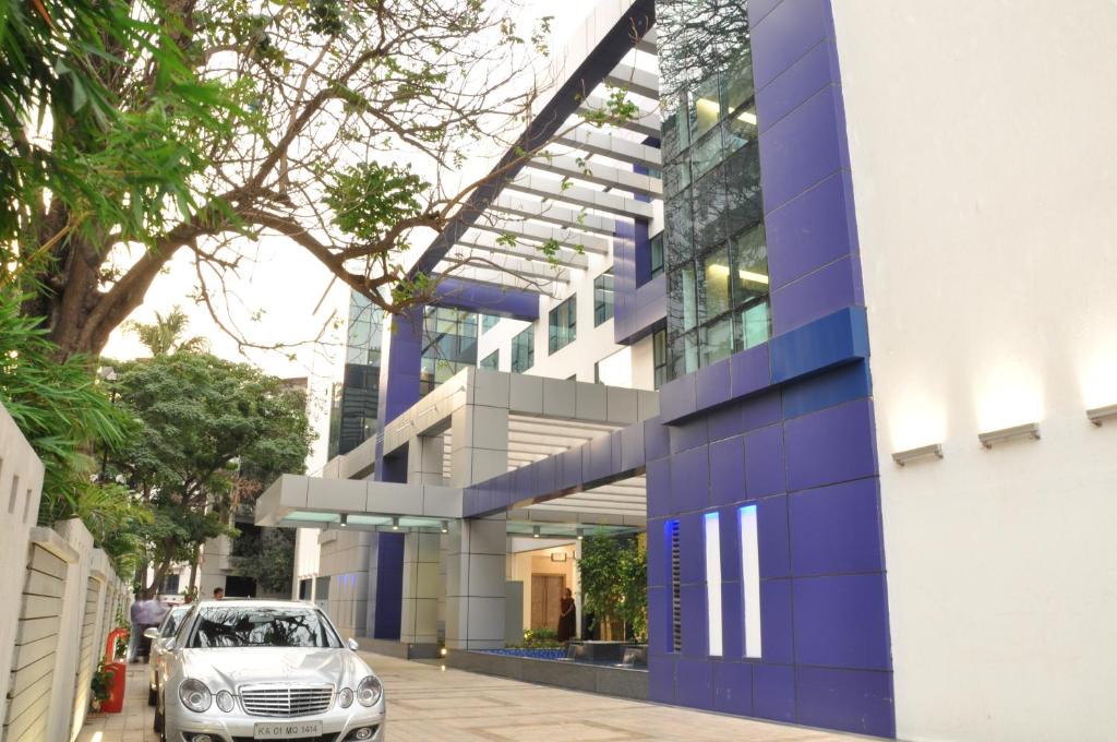 Bangalore City Center Hotel | Adarsh Hamilton