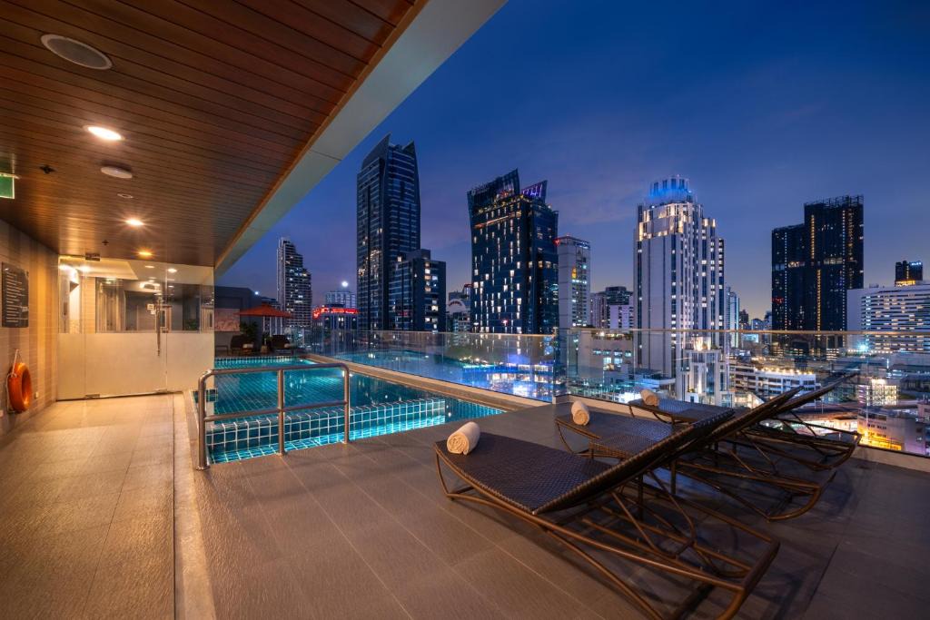 Nana Hotel | Adelphi Suites Bangkok