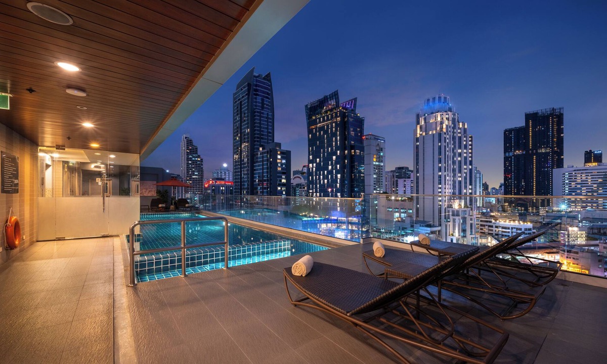 Nana Hotel | Adelphi Suites Bangkok