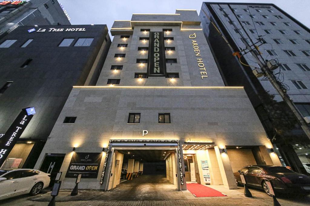 Cheonan Hotel | Aden Hotel