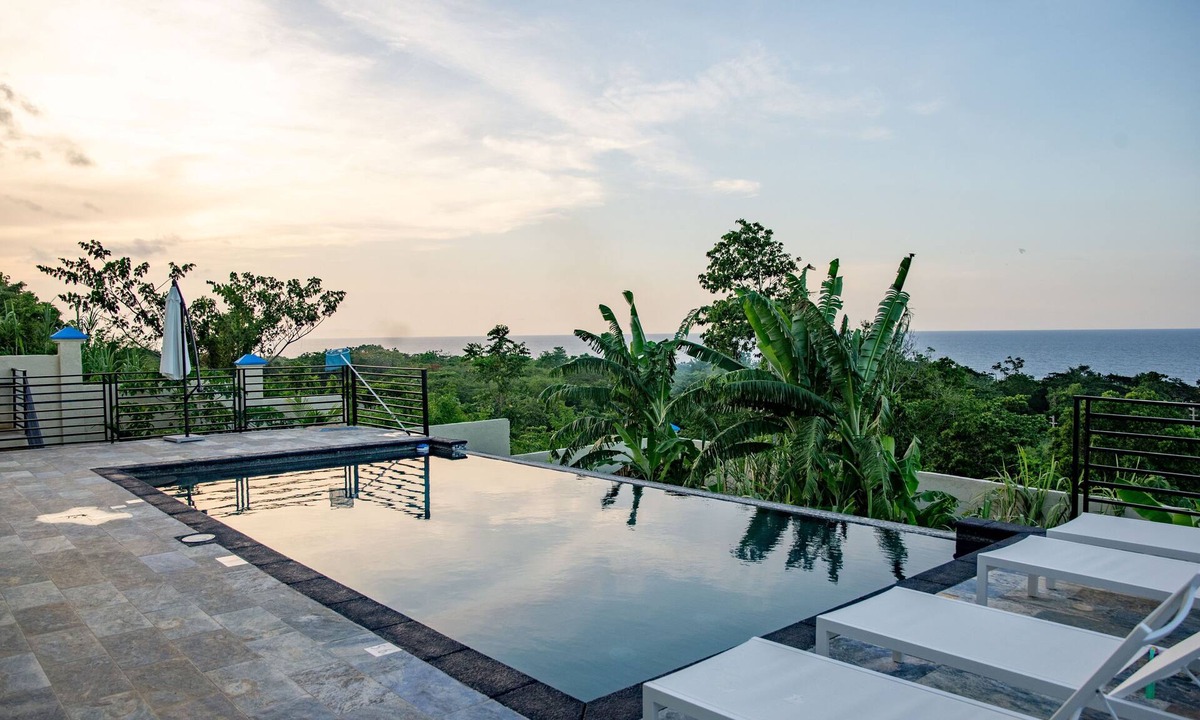 Salt Gut Villa | Adina View: Private/Luxury/Solar-Pwr/Beach/Pool/Jacuzzis/Chef/Gym/Starlink & BBQ