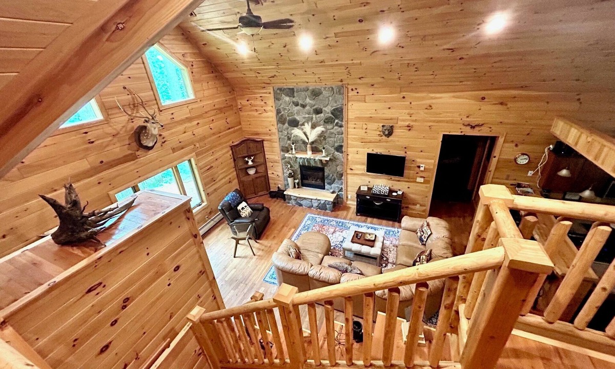 Jay Cabin | ADK Log Cabin Hot Tub Dog Friendly Near Whiteface