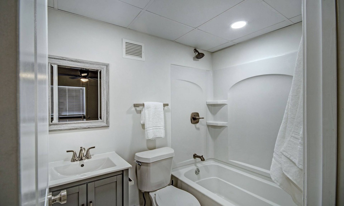 Greater Belhaven Apartment | Admiral Benbow #251
