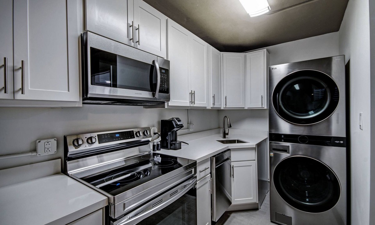 Downtown Jackson Apartment | Admiral Benbow # 255