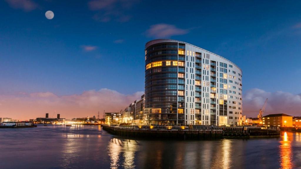 Greenwich West Apartment | Admirals Tower
