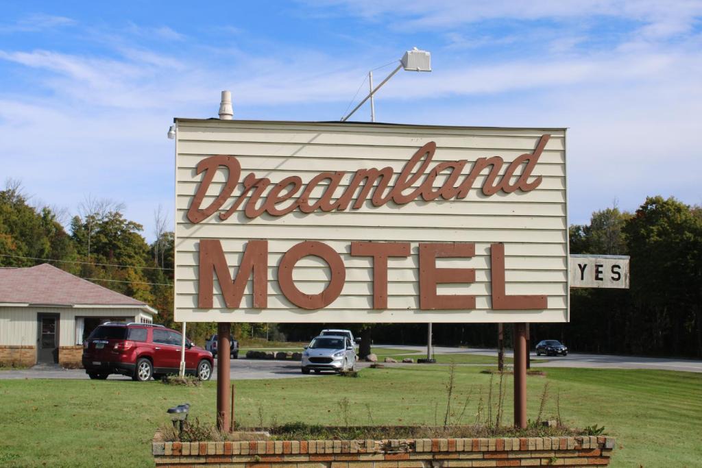 Gulliver Hotel | adoba® Dreamland