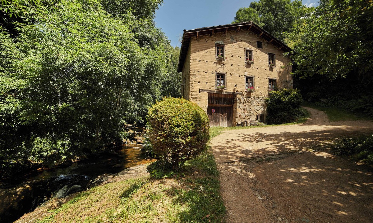 Augerolles House | Adobe mill on the banks of a torrent - Near Lac d'Aubusson - rated 3*.