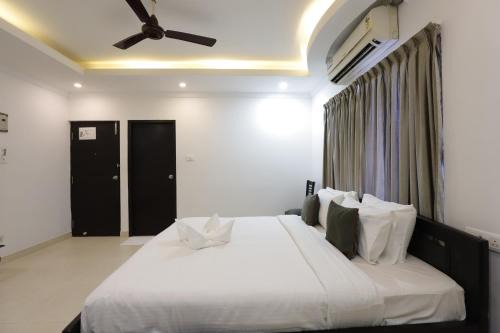 Thousand Lights West House | Adora Waves Service Apartment- Near Sankara Nethralaya Hospital