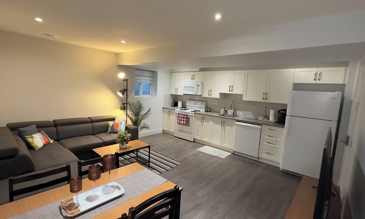 Yorkson House | Adorable 2 Bedroom Suite in Willoughby, Langley