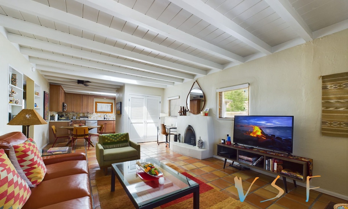 South Capitol House | Adorable and Charming Casita near Railyard