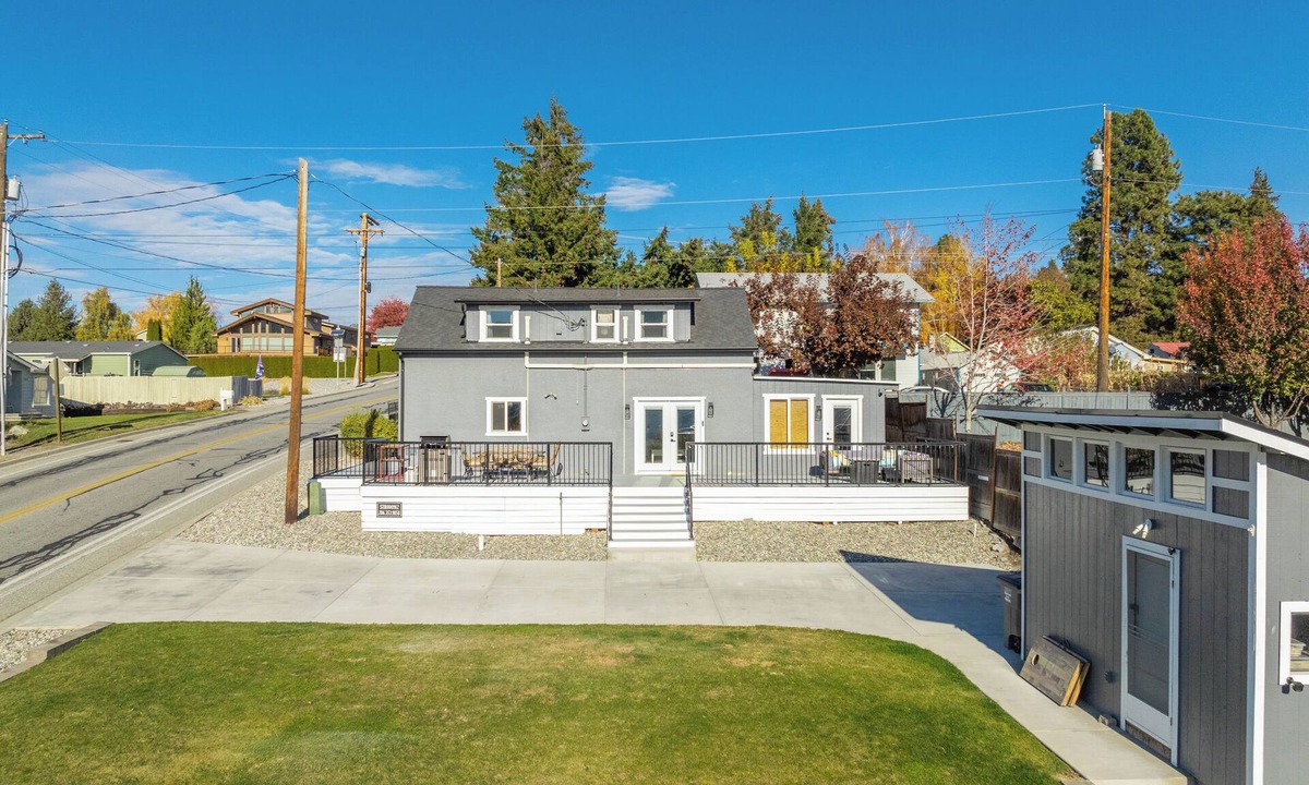 Manson House | Adorable Cloud 9 Manson Bungalow w/Lake Chelan & Mtn Views ½ mile to downtown!