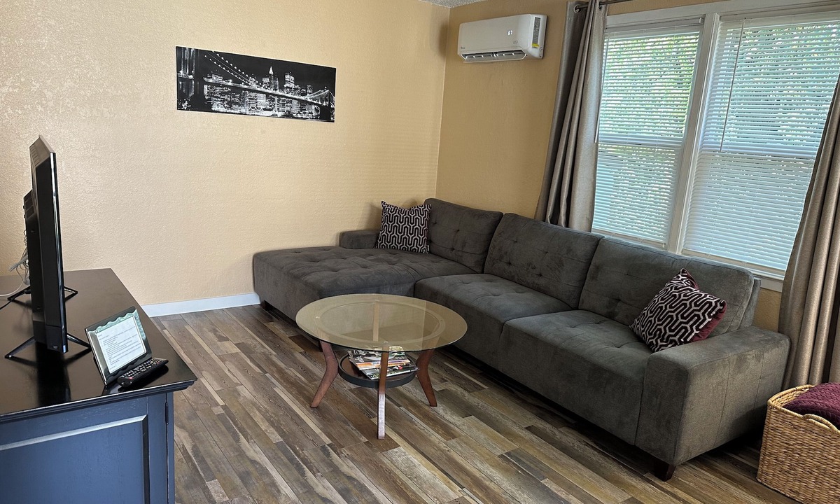 West Spokane Apartment | Adorable Finch Arboretum 1BR Duplex/AC/Free Parking/Centrally Located