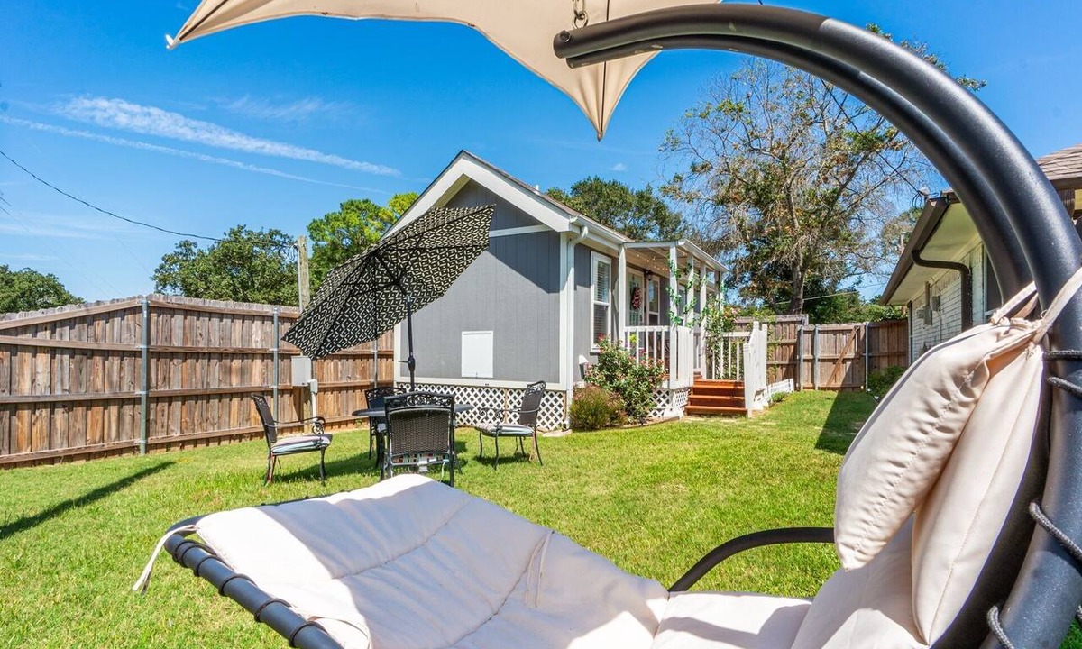 Tyler Cabin | - Adorable Guest House in South Tyler -