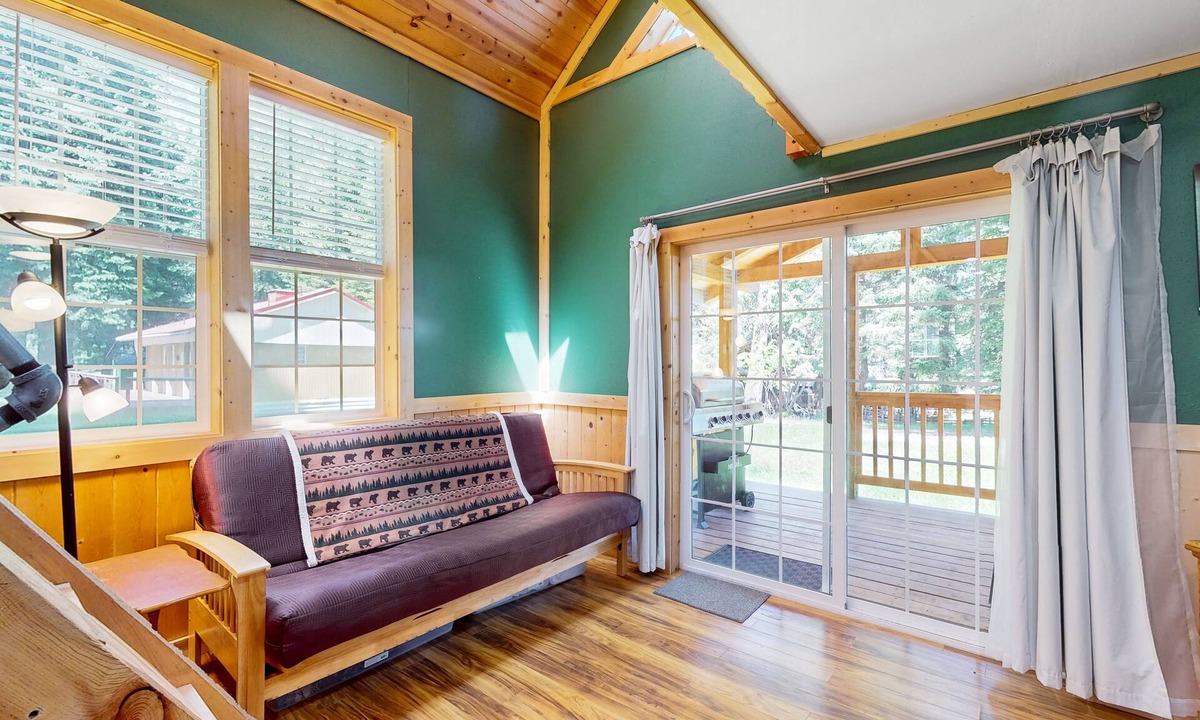 Wallowa County Cabin | Adorable mountain view cabin with a full kitchen, washer/dryer, & gas grill