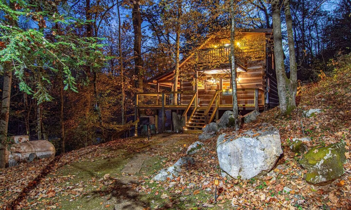 Townsend Cabin | Adorable Riverfront Cabin * EV Chrg * Fish * Swim