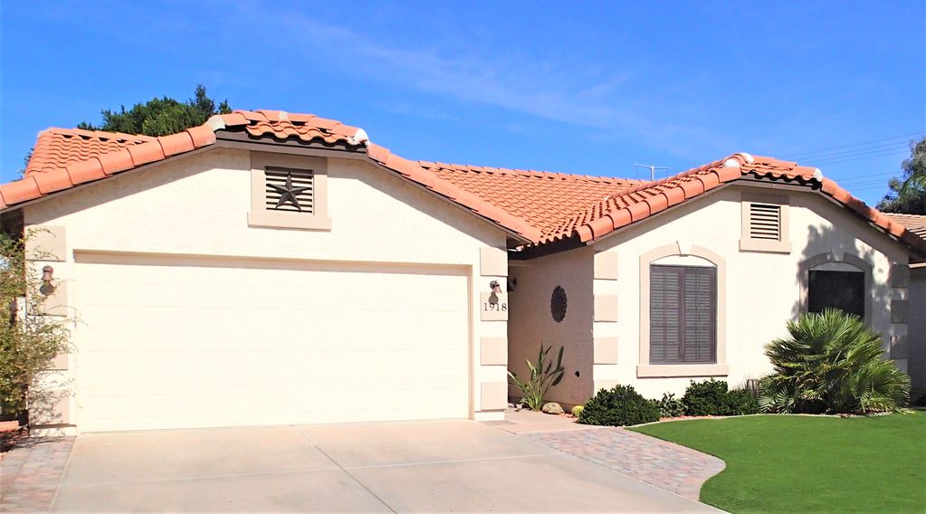 Val Vista Lakes House | Adorable, Sparkling Clean Home in Fabulous Val Vista Lakes Community!!