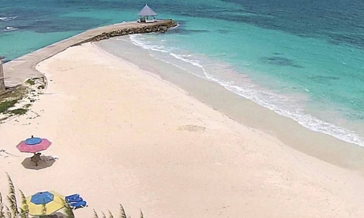 Silver Sands Villa | Adrift- 3BR Beachfront Villa w/Staff