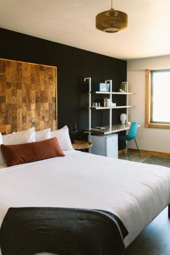 Long Beach Hotel | Adrift Hotel