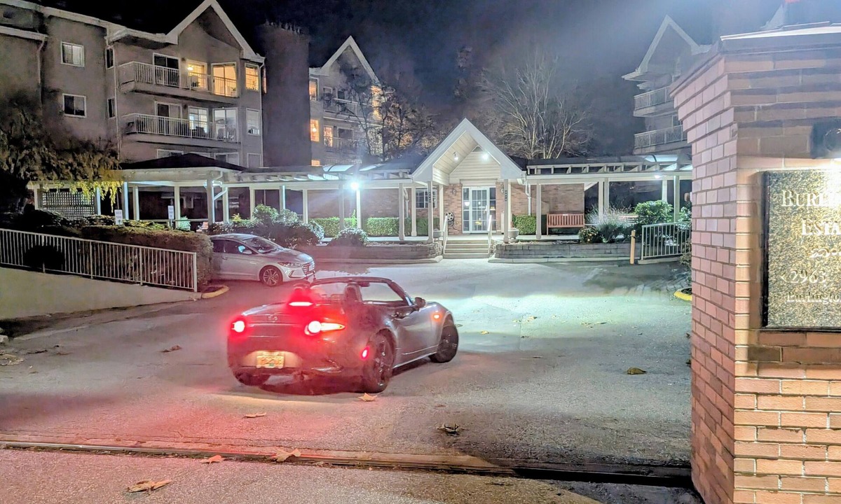 Coquitlam Apartment | Adult-oriented (55+) 2-bedroom 30 minutes from Skytrain to Vancouver