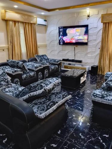 Ikotun Apartment | Aduniniyi 7 Shines