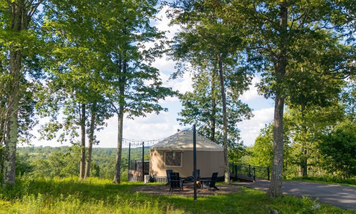 Knox Dale RV Rental | Adventure Abode | Modern Yurt w/Hot Tub, Bubble Dome + ADA Access