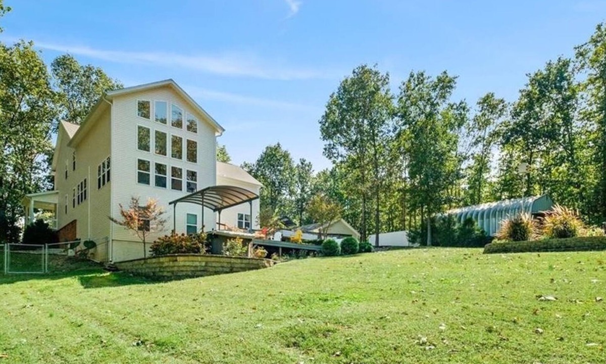 Bentonville House | Adventure Retreat - Bentonville
