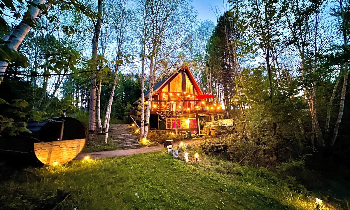 Chute-Saint-Philippe Ski Chalet | Adventures On the lake/boat, cinema, spa, trails