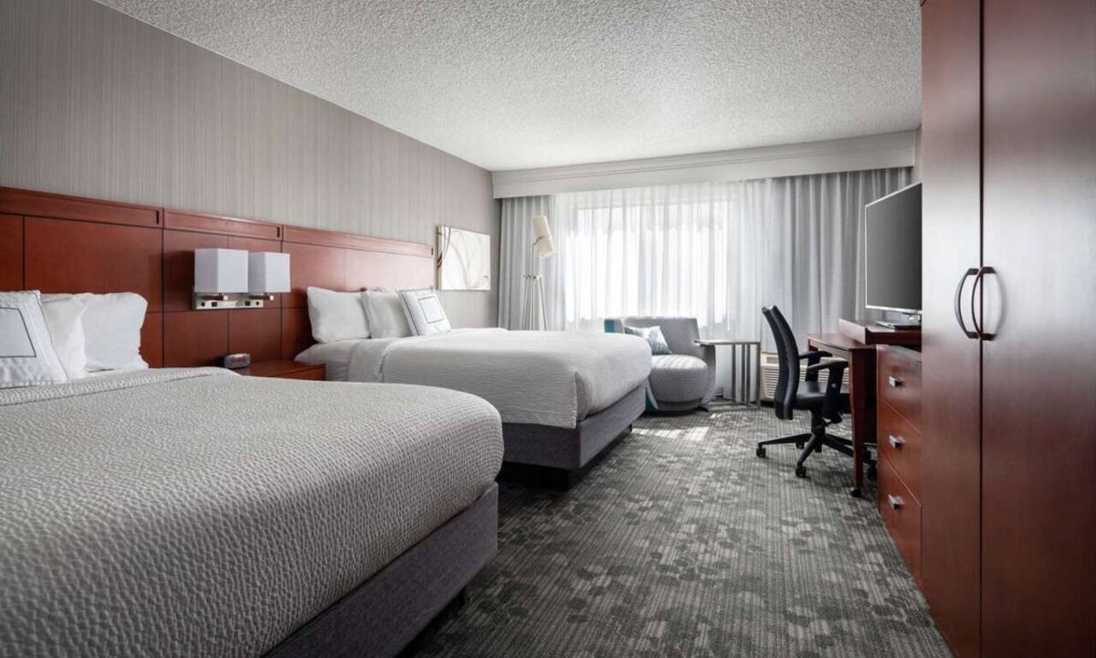 Camarillo Hotel | Affordability Meets Comfort! 3 Pet-Friendly Units, Near Camarillo Public Library