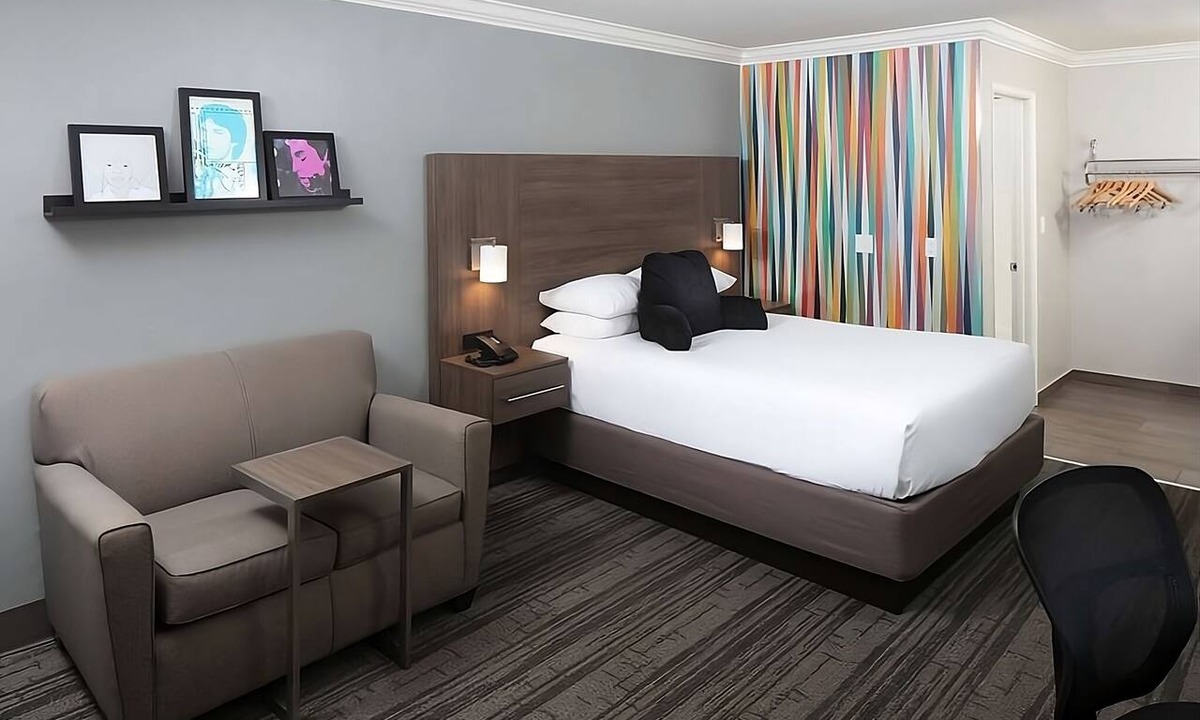 Temecula Hotel | Affordable Accommodation in Signature Temecula! Onsite Pool, Free Parking
