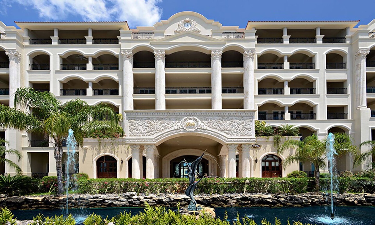 Cozumel Condo | AFFORDABLE BEACHFRONT LUXURY 3 BR CONDO 4TH FL THE FAMOUS LANDMARK OF COZUMEL