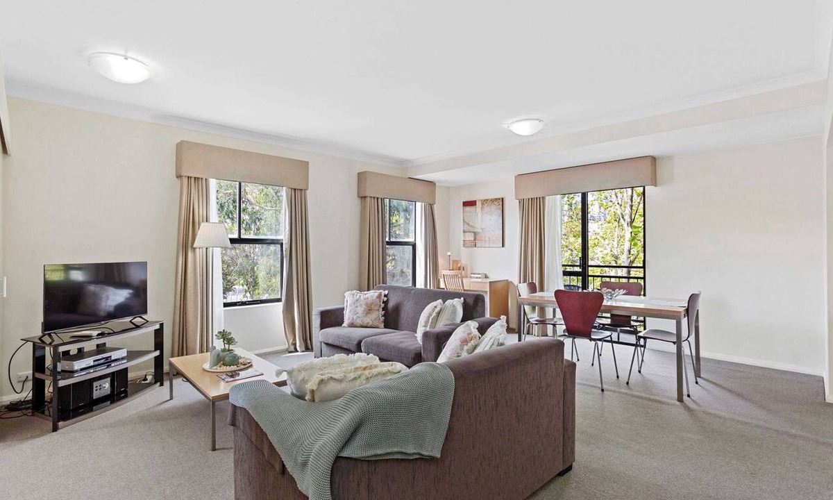Northbridge Apartment | Affordable Central James St Apartment