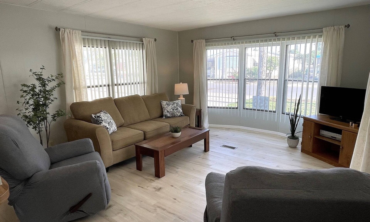 Pharr House | Affordable, Clean, Comfortable for 55+! RGV Gated, Favorite Park