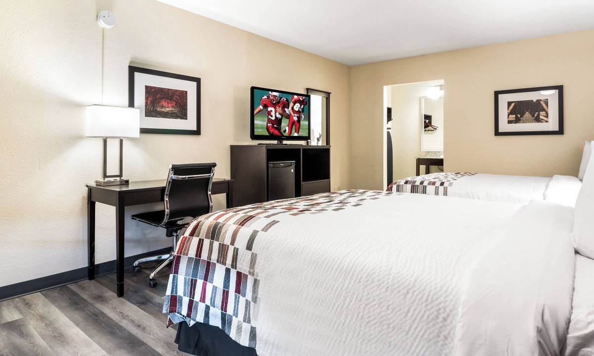 Dandridge Hotel | Affordable Comfort for Outdoor Enthusiasts Near National Park Trails
