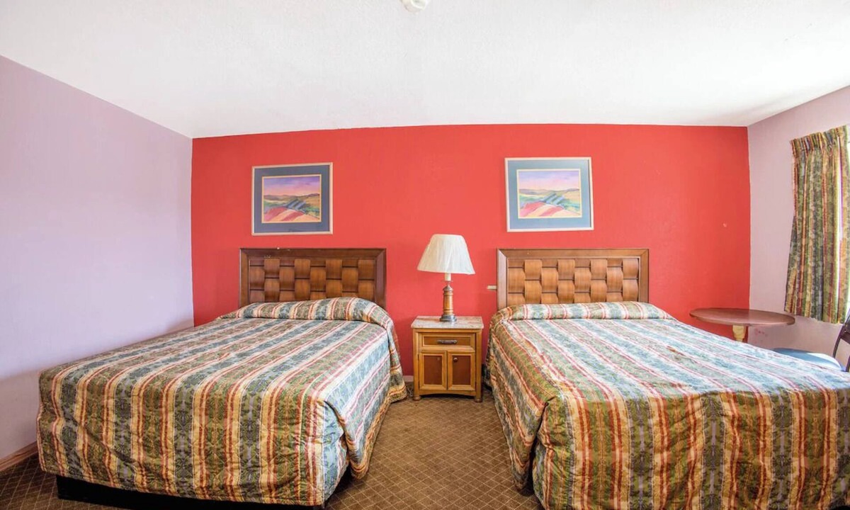 El Paso Hotel | Affordable & Comfy El Paso Room Perfect for Business Travelers Near Airport