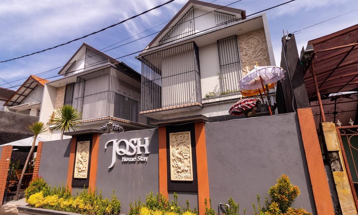 Pemaron Cabin | Affordable Guest House with Pool Near Beach