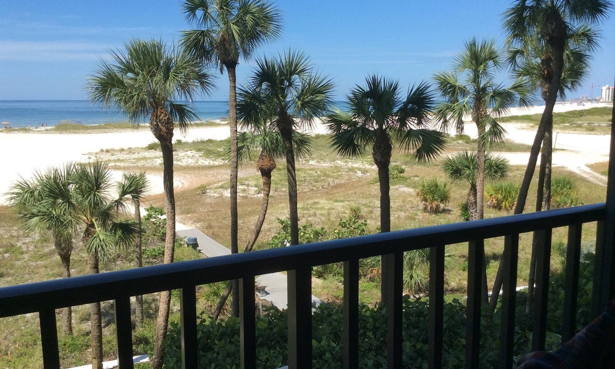 Sand Key Condo | AFFORDABLE LUXURY DIRECTLY ON THE GULF OF MEXICO.